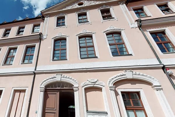 meta-venue-apartment building